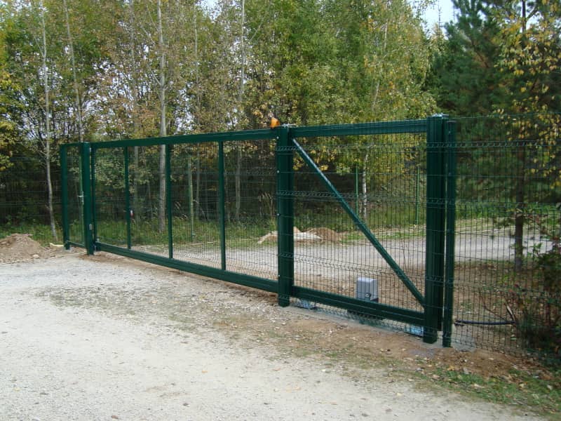 Сетчатый забор DoorHan в Челябинске с установкой