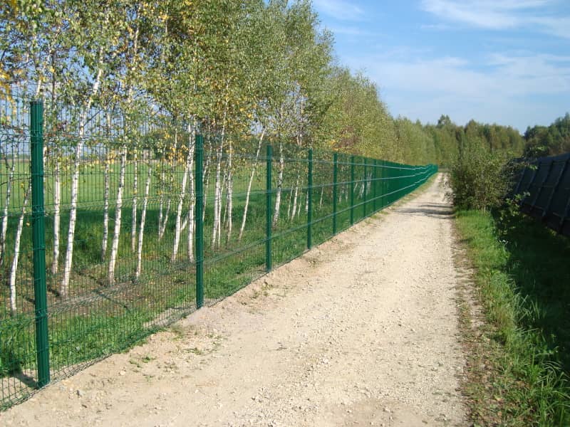 Сетчатый забор DoorHan в Челябинске с установкой