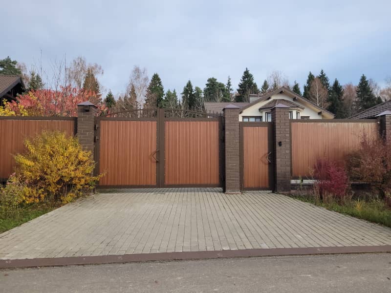 Уличные ворота DoorHan в Челябинске с установкой